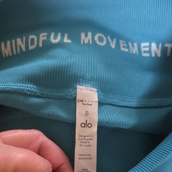 Alo Yoga Mindful Movement Ribbed Biker Shorts - Picture 5 of 5